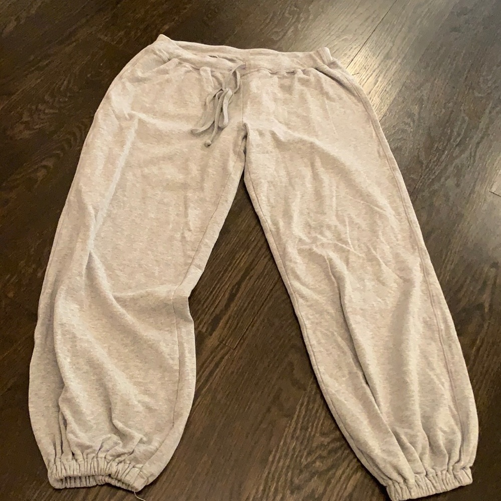 Splendid women’s size small cropped sweatpants